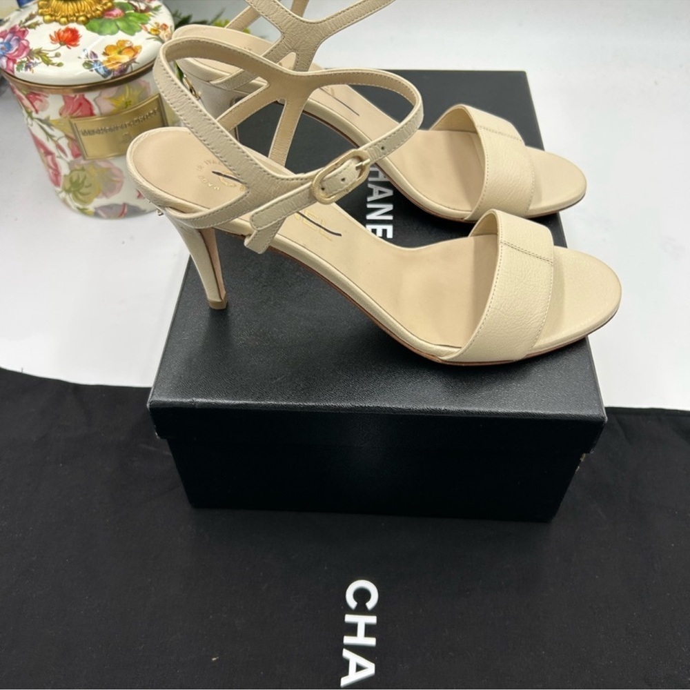 Women’s Chanel ivory leather stray sandals size 38.5 made in Italy - Picture 14 of 14